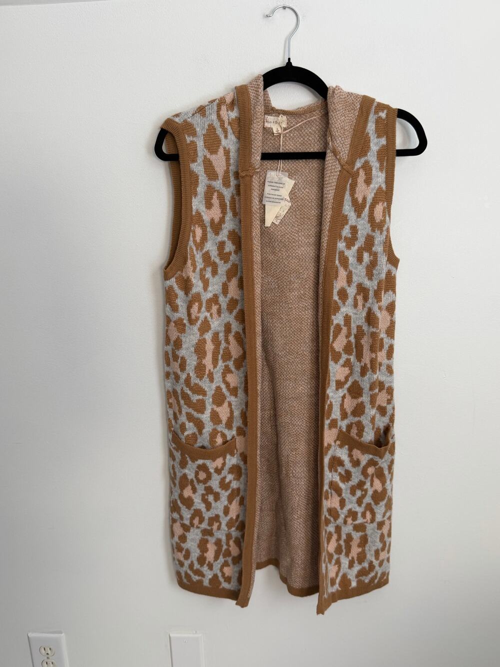 Hem & Tread Long Hooded Sweater Vest size small NWT